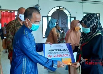 Bupati Seruyan Serahkan Bantuan Duka Cita Bagi Ahli Waris Di Kecamatan Hanau