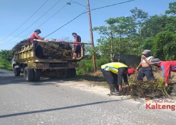 Bupati Seruyan Serahkan Bantuan Puluhan Ribu Bibit Ikan Bagi Kelompok Usaha Perikanan