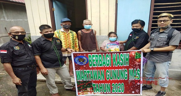 Jelang Natal, PWI Gumas Berbagi Kasih Untuk Warga Kurang Mampu