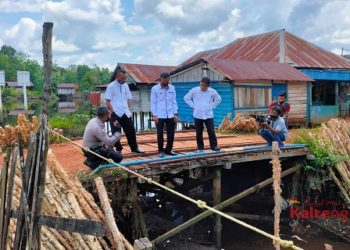 Polisi Awasi Penggunaan Dana Desa Di Sungai Paring Kotim