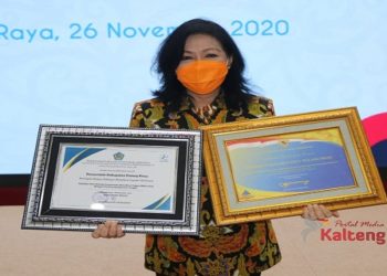 Plt Bupati Pulang Pisau Terima Penghargaan WTP