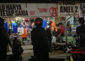 Kios Kelontong Ini Jual Alkohol dan Lem Fox Untuk Ngefly