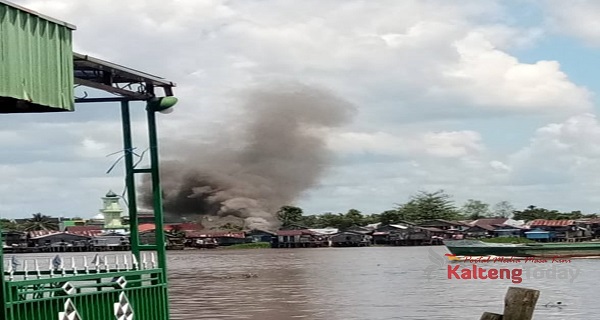Barak di Jalan KS Tubun Kuala Kapuas Terbakar