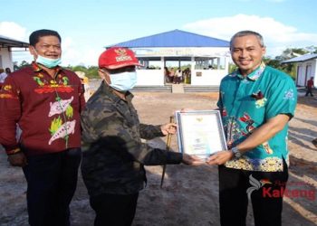 Bantu Pembangunan Pasar Induk 69, Bupati Seruyan Berikan Penghargaan