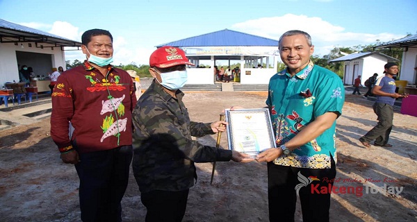 Bantu Pembangunan Pasar Induk 69, Bupati Seruyan Berikan Penghargaan