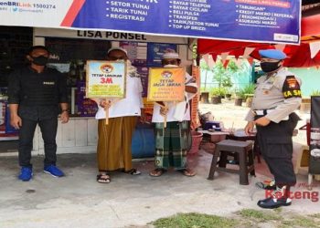 Polsek Bukit Batu Sosialisasikan Prokes dan Bagikan Masker