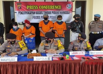 Nyambi Jual Sabu, Emak-Emak Penjual Madu Dicokok Polisi