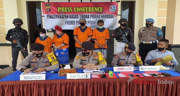 Nyambi Jual Sabu, Emak-Emak Penjual Madu Dicokok Polisi
