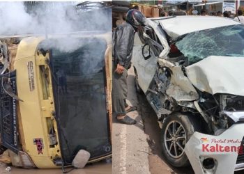 Adu Kuat Mobil Dengan Truck di Jalan Sudirman Sampit