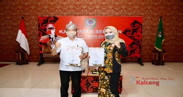 Bupati dan Wabup Seruyan Terima Lencana Kehormatan Tokoh Dayak