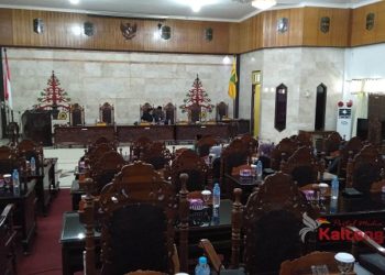 Paripurna DPRD Kapuas Penyampaian Hasil Kerja Pansus Interpelasi Diskor