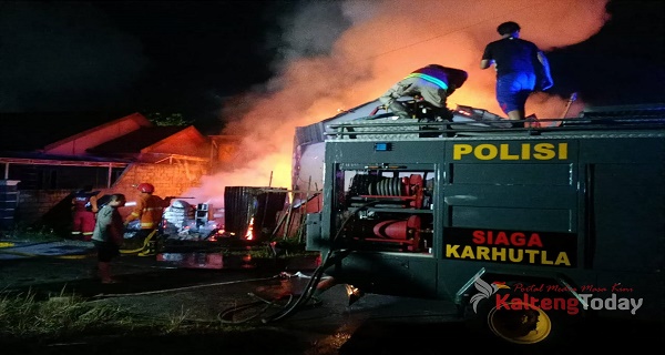 Ditinggal Kerja, Rumah Warga Jalan Piranha Terbakar