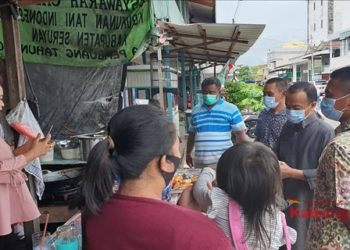 Bupati Seruyan Sambangi Pedagang Kecil di Kuala Pembuang