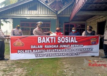 Polres Barsel Bagikan Beras Dalam Program Jumat Berkah
