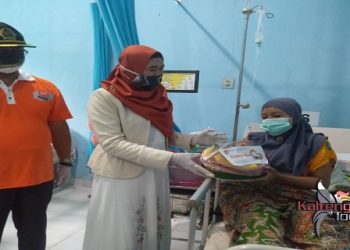 Peringati Hari Ibu, DPRD Kapuas Berikan Bingkisan Untuk Perempuan Melahirkan