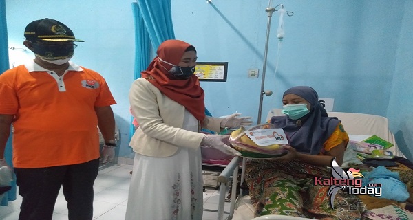 Peringati Hari Ibu, DPRD Kapuas Berikan Bingkisan Untuk Perempuan Melahirkan