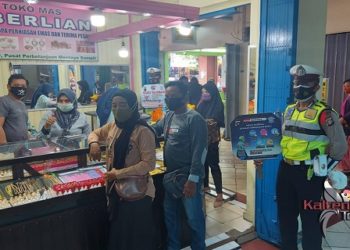 Polisi Lakukan Patroli di Pertokoan dan Sosialisasi Prokes