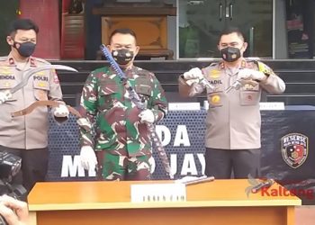 Pengikut MRS Todongkan Senpi dan Sajam ke Anggota Polri di Tol Japek