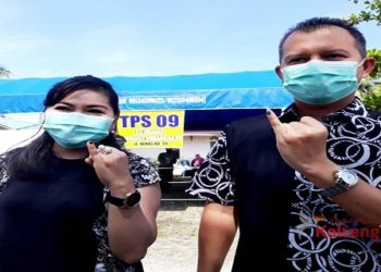 Bupati dan Wabup Gumas Mencoblos di TPS Berbeda