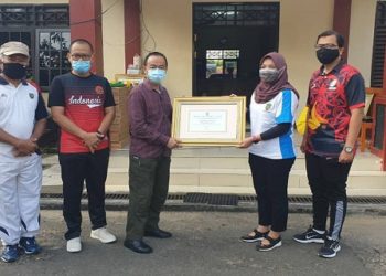 Kinerja Baik, Bupati Seruyan Berikan Penghargaan ASN