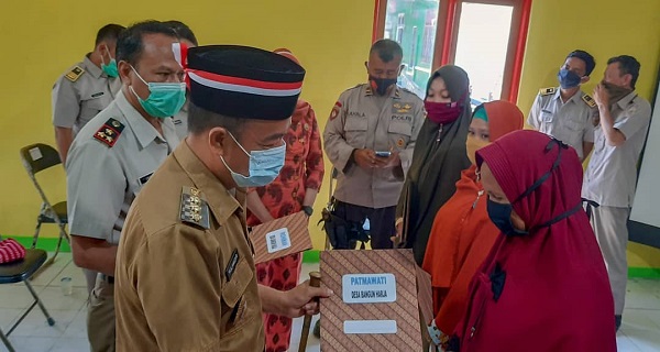 Bupati Seruyan Serahkan Sertifikat Tanah Warga Empat Desa Di Kecamatan Seruyan Hilir Timur