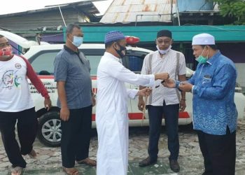 Bupati Seruyan Serahkan Bantuan Mobil Jenazah Bagi Pengurus Masjid Di Pembuang Hulu