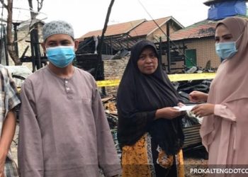 Wabup Seruyan Kunjungi Desa Sembuluh Dan Bagikan Masker