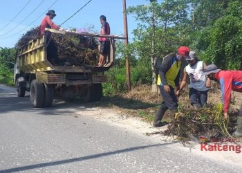 Wujudkan Kesehatan Masyarakat, Bersihkan Drainase dan Sungai Kecil