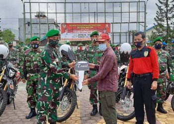 Bupati Seruyan Serahkan Bantuan Motor Trail Bagi Koramil