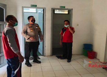 Asrama Tempat Tinggal BKO Polda Kalteng diSemprot Disinfektan