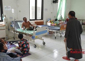 Bupati Seruyan Besuk Warganya di RSUD Kuala Pembuang