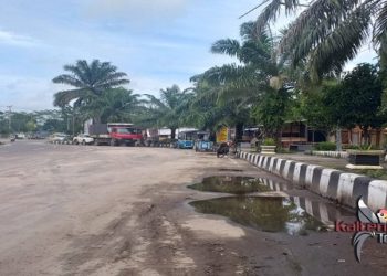 Warga Keluhkan Semakin Menjamurnya Bangunan Liar Di Bundaran Balanga Sampit