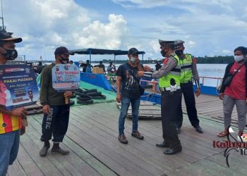 Polisi Datangi Pelabuhan Penyeberangan Himbau Warga Tetap Terapkan Prokes