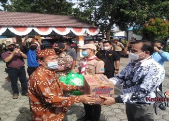 Pemkab Kapuas Salurkan Bantuan Sembako Kepada Korban Banjir di Kalsel