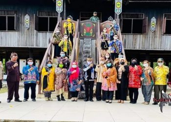 Foto Kunjungan Kerja Komisi III DPRD Kalteng ke Rumah Betang Menggantang Utus-Sei Pasah Kapuas Hilir Kabupaten Kapuas