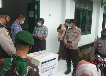 Pengiriman 1.800 Vial Vaksin Covid-19 Dikawal Polda dan Polres Seruyan