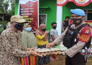 Polres Seruyan Kembali Distribusikan Bansos Bagi Warga Terdampak Pandemi Covid-19
