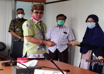 Rektor Berikan Santunan Untuk Keluarga Dosen Korban Kecelakaan