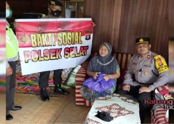 Program Polri Peduli COVID-19, Polsek Selat Lakukan Bakti Sosial