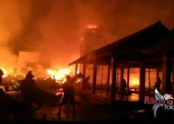 Kebakaran Hebat Landa Pasar Bahaur, Puluhan Toko dan Rumah Ludes Dilalap Si Jago Merah
