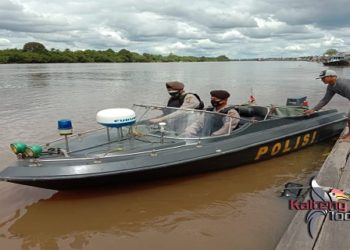 Curah Hujan Semakin Tinggi, Polsek Kota Besi Lakukan Patroli Air