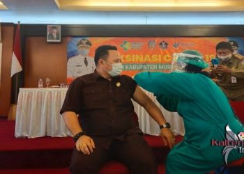 Ketua DPRD Mura Jadi Orang Kedua Disuntik Vaksin