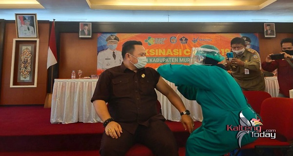 Ketua DPRD Mura Jadi Orang Kedua Disuntik Vaksin