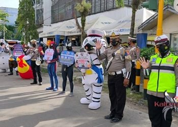 Ini Cara Unik Polisi Saat Lakukan Sosialisasi Prokes