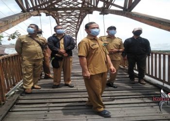 Dinas PUPRPKP Kabupaten Kapuas Tinjau Jembatan Lengkung Untuk Teknis Pembongkaran