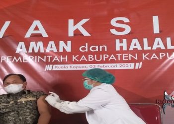 Ketua DPRD Kapuas Disuntik Vaksin Covid -19