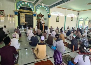 Kapolres Kotim Sampaikan Khutbah Jumat Di Masjid Baabussalam Sampit
