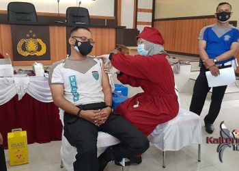 Personil Polres Kotim Divaksinasi Tahap Pertama