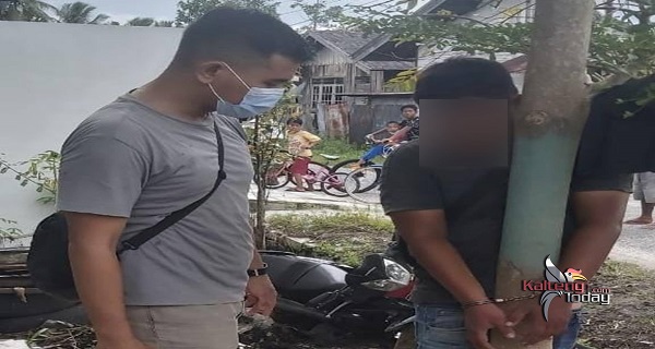 Apes, Diduga Curi Daster di Toko Baju, Pria Ini Diikat Warga Di Pohon