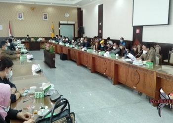 DPRD Kalteng Bahas Tiga Raperda, Sekaligus Mendengar Laporan Pansus Pengawasan Pandemi Covid - 19